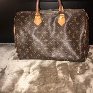 Louis Vuitton handbag. Speedy 40. SD4155